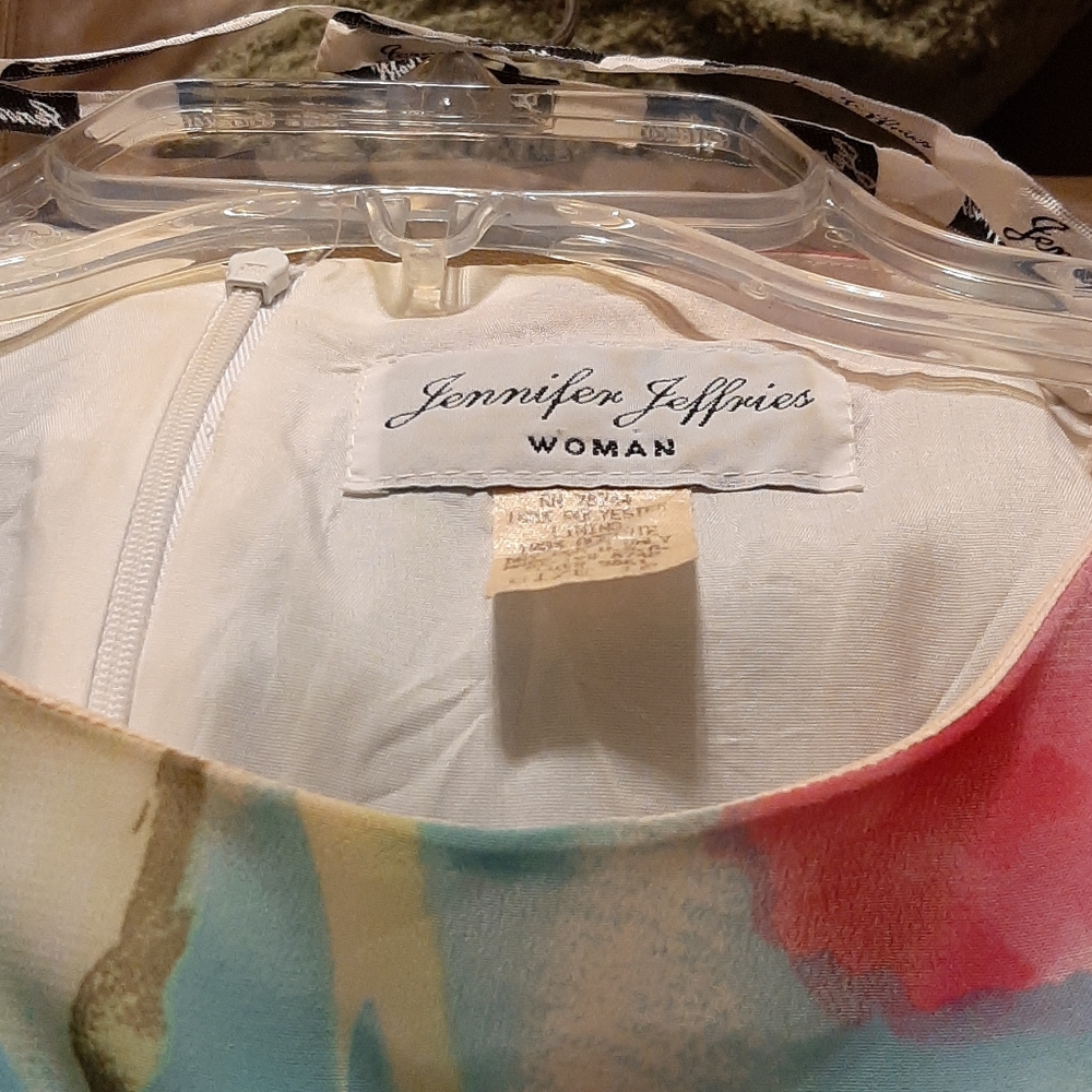 Jennifer Jefferies - Picture 3 of 3